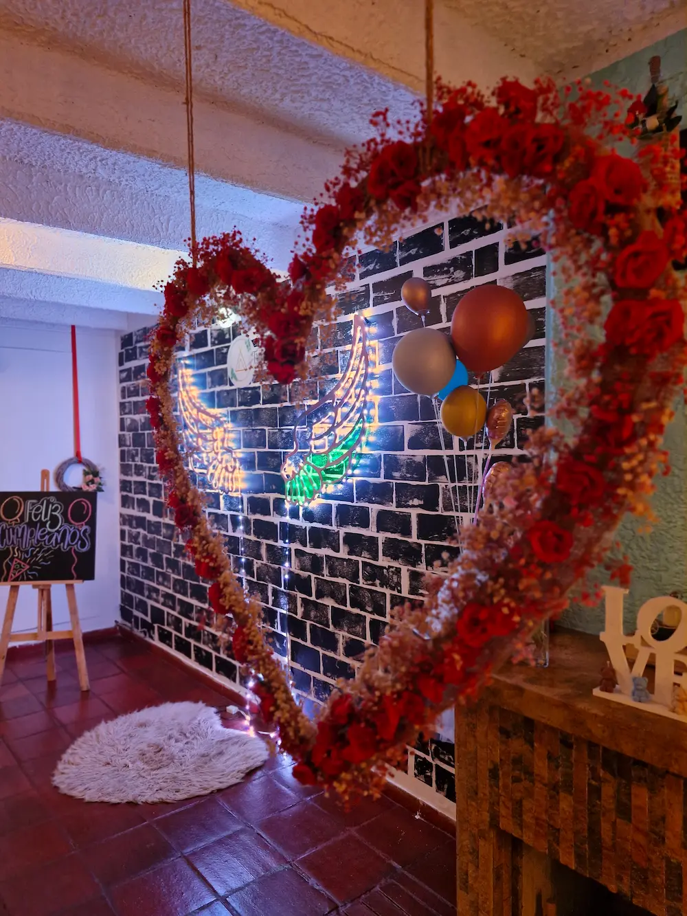 Zona de fotos con columpio en forma de corazón